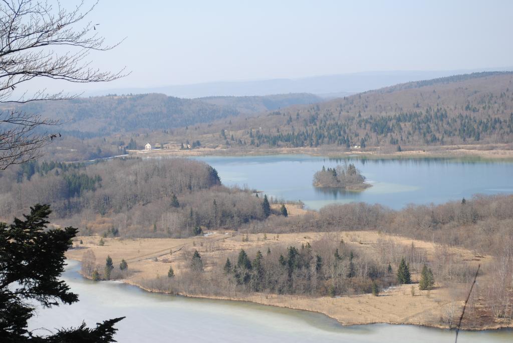 Auberge Du Herisson La Chaux-du-Dombief Exteriör bild